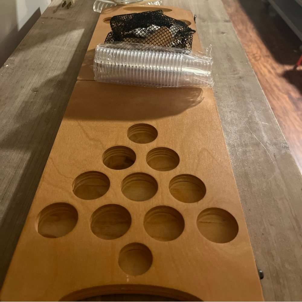 Beer pong or liquor pong with 25 shot glasses - Picture 3 of 5